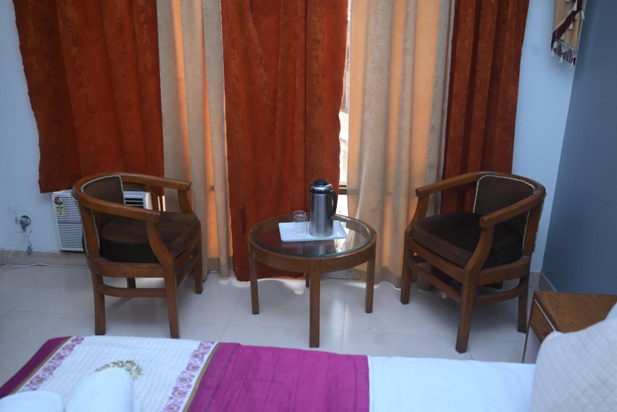 Hotel Surya Plaza Kotdwāra Exterior foto